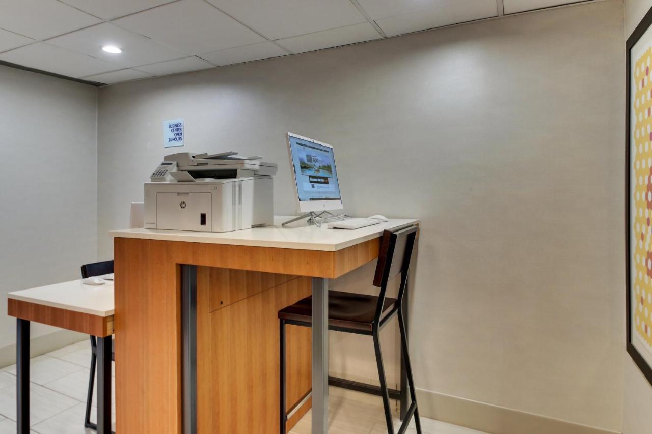 Holiday Inn Express Pittston - Scranton Airport By Ihg Eksteriør bilde