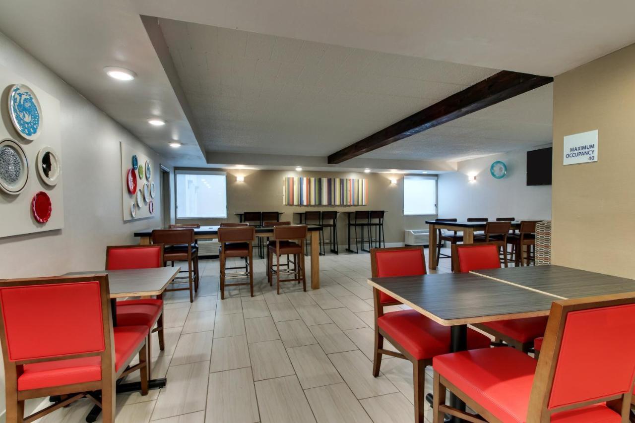 Holiday Inn Express Pittston - Scranton Airport By Ihg Eksteriør bilde