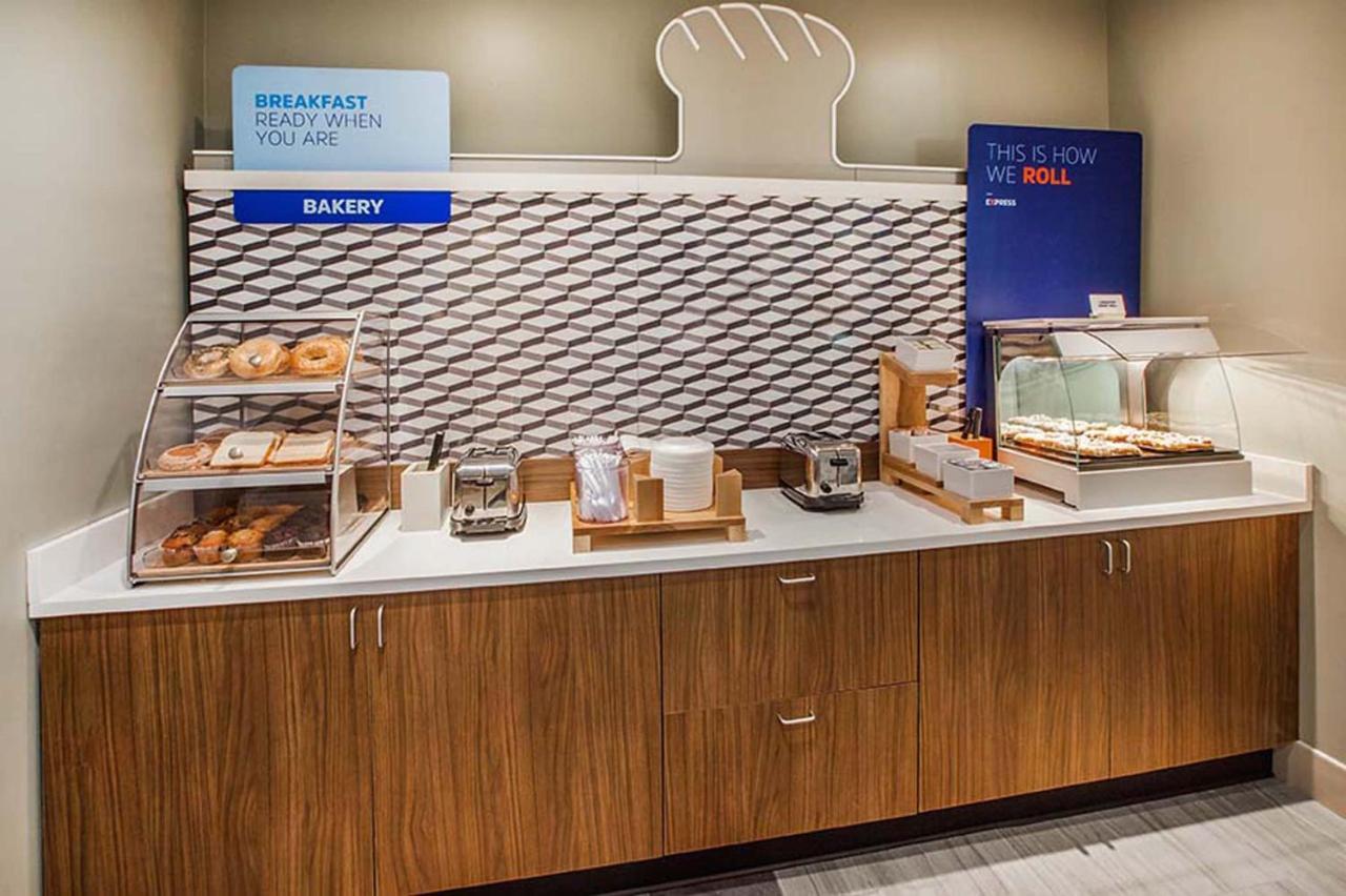 Holiday Inn Express Pittston - Scranton Airport By Ihg Eksteriør bilde