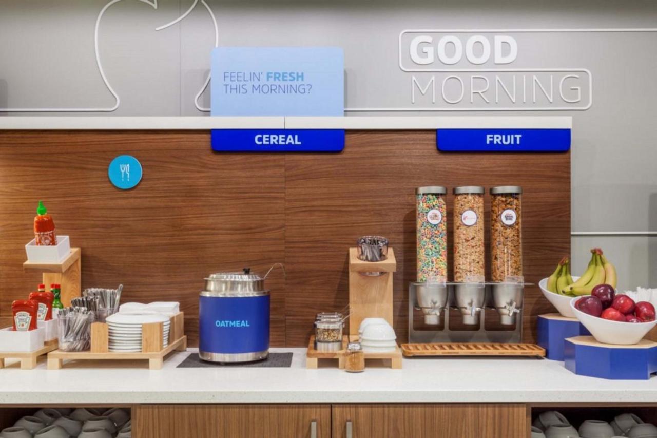 Holiday Inn Express Pittston - Scranton Airport By Ihg Eksteriør bilde