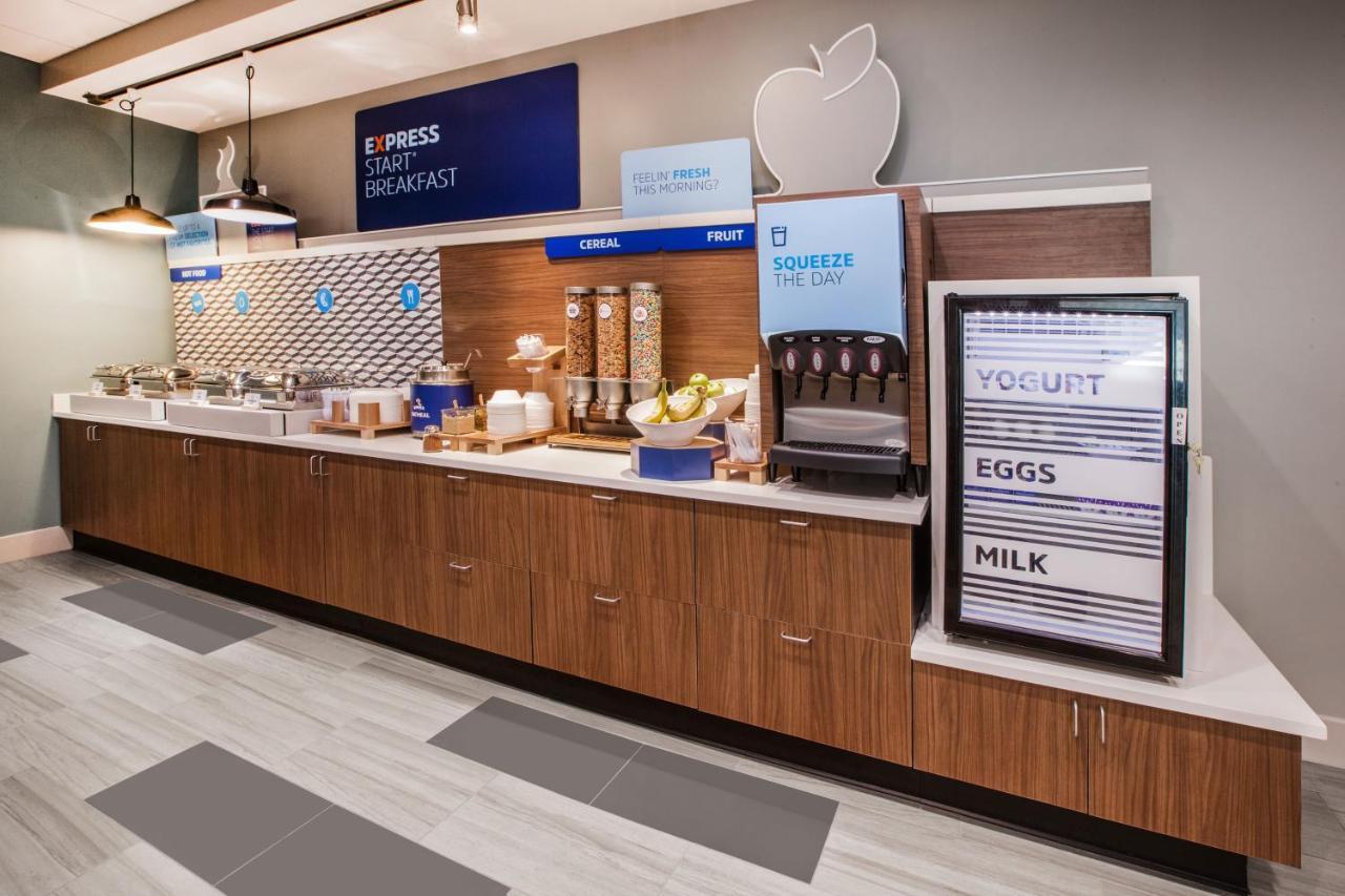 Holiday Inn Express Pittston - Scranton Airport By Ihg Eksteriør bilde